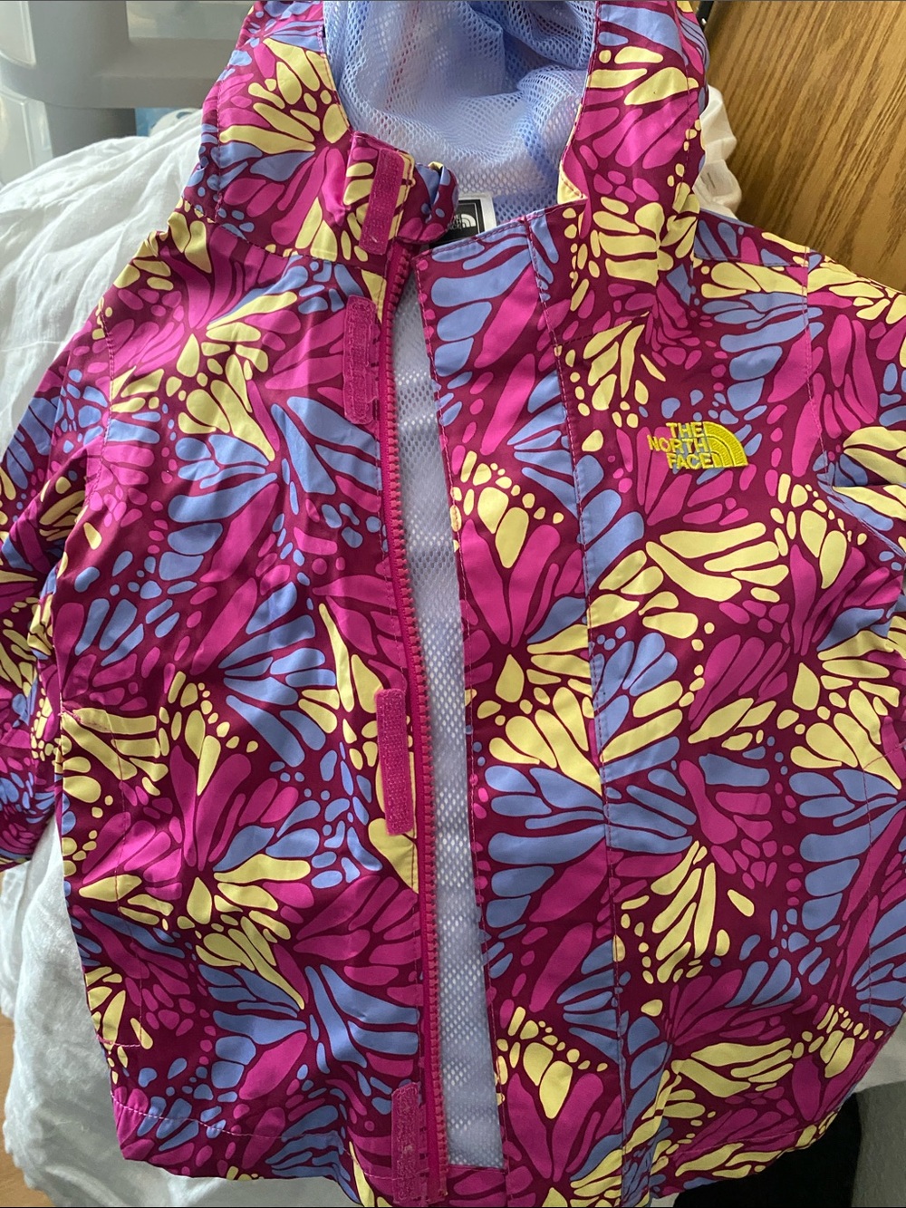 The North Face Girls' bright abstract Print Lightweight Jacket 3 T Excellent